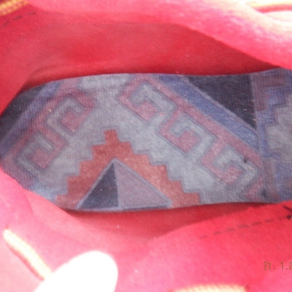 Huron Indians suede moccasins US 7 red with decorative beads - Picture 9 of 12